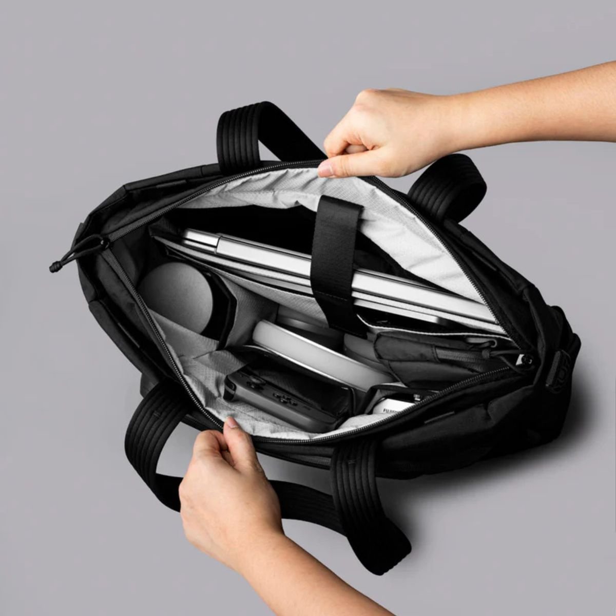 Alpaka Bravo Tote V2 14L in Black - Getoutside Shoes