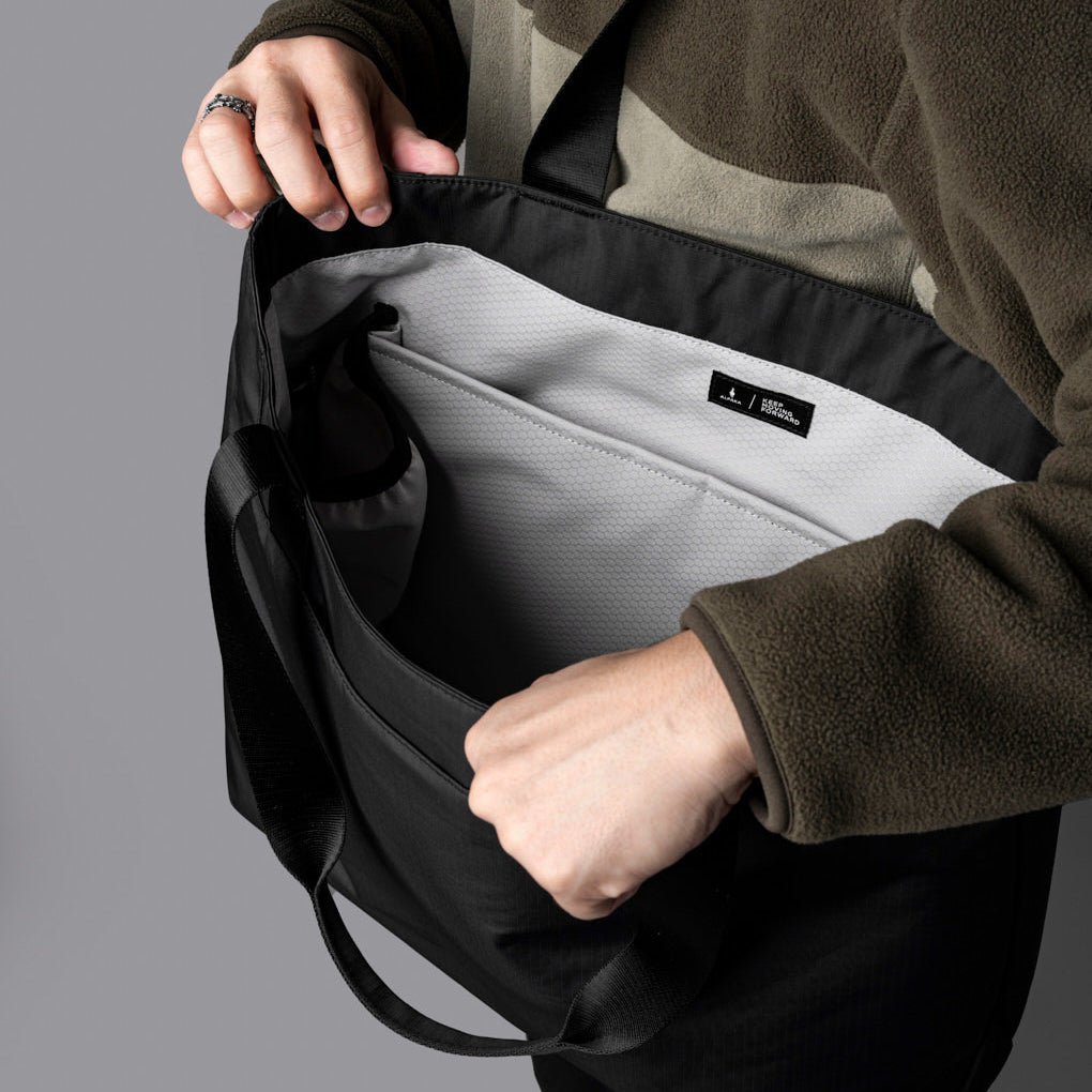 Alpaka Elements Tote Large in Black - Getoutside Shoes