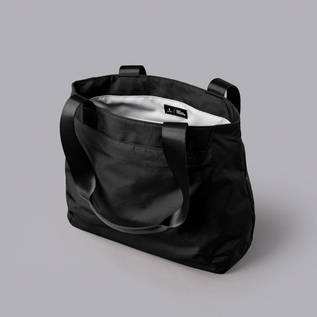 Alpaka Elements Tote Small in Black - Getoutside Shoes