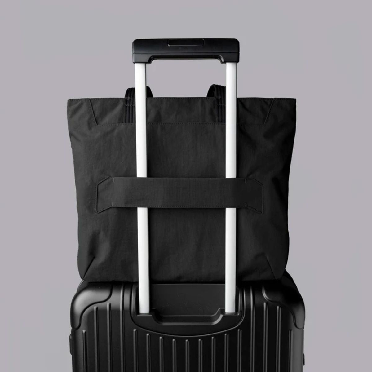 Alpaka Flight Tote Medium in Black - Getoutside Shoes
