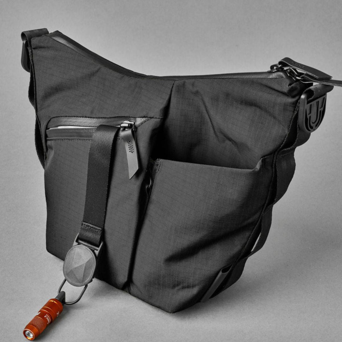 Alpaka Flow Satchel 2L in Black - Getoutside Shoes