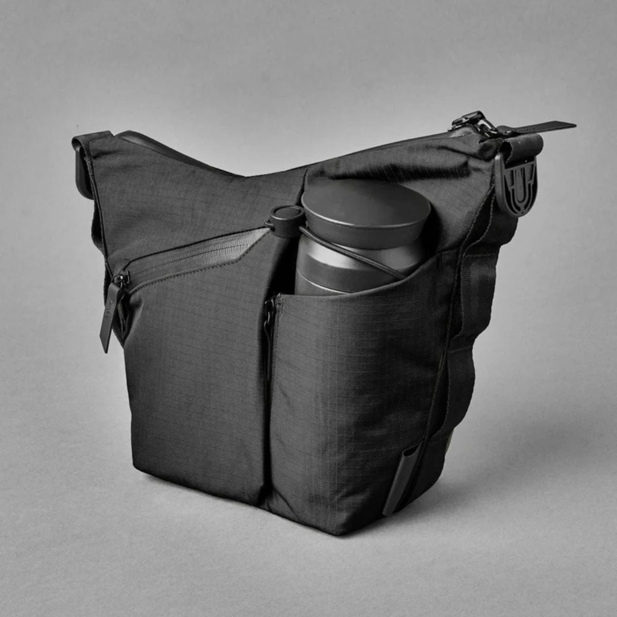 Alpaka Flow Satchel 2L in Black - Getoutside Shoes