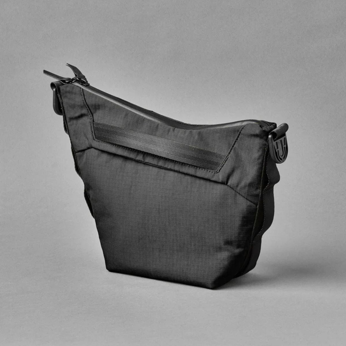 Alpaka Flow Satchel 2L in Black - Getoutside Shoes