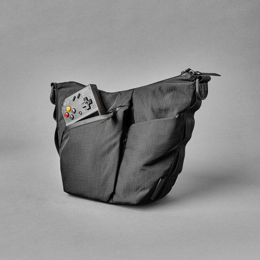 Alpaka Flow Satchel 2L in Black - Getoutside Shoes