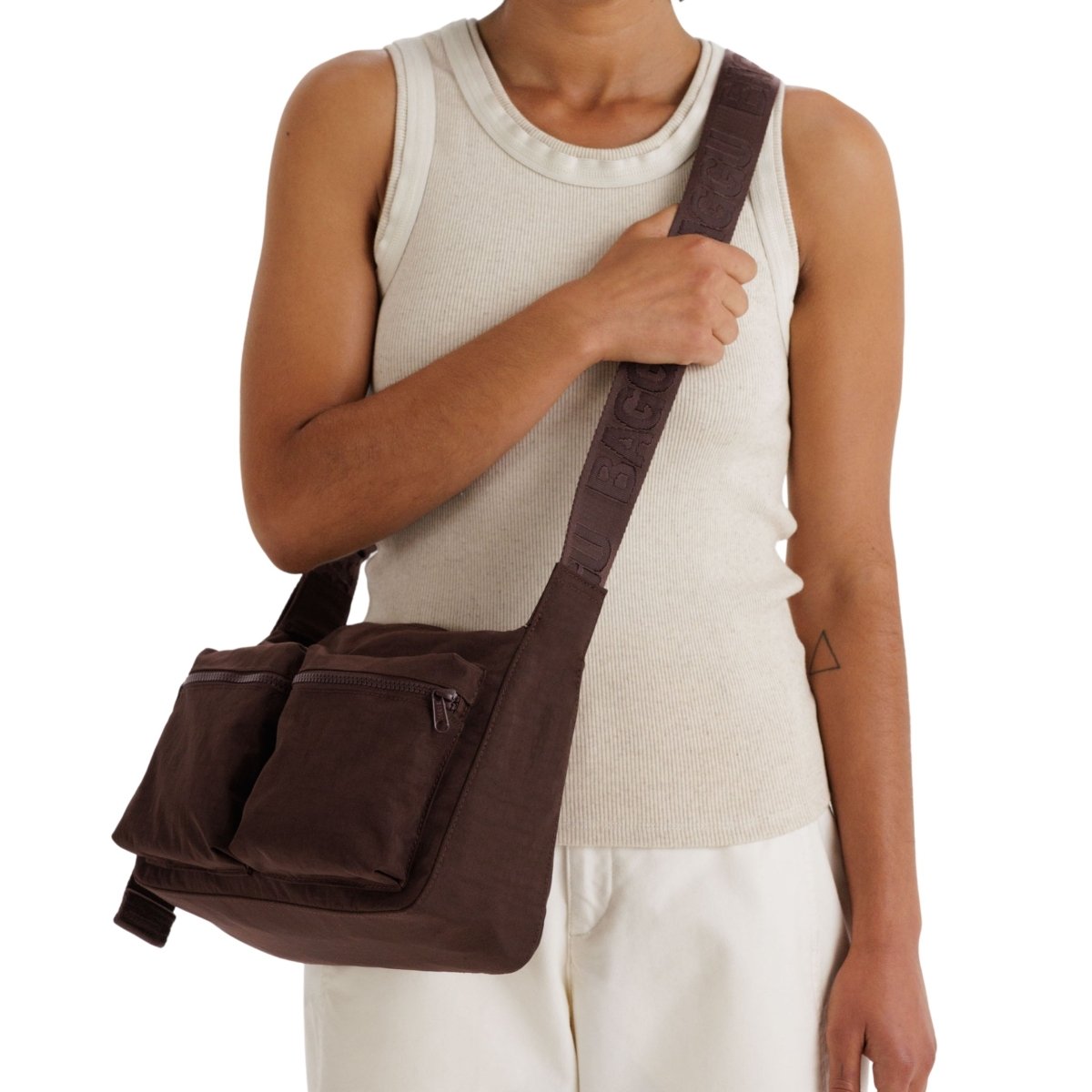 Baggu Medium Cargo Crossbody in Coffee - Getoutside Shoes