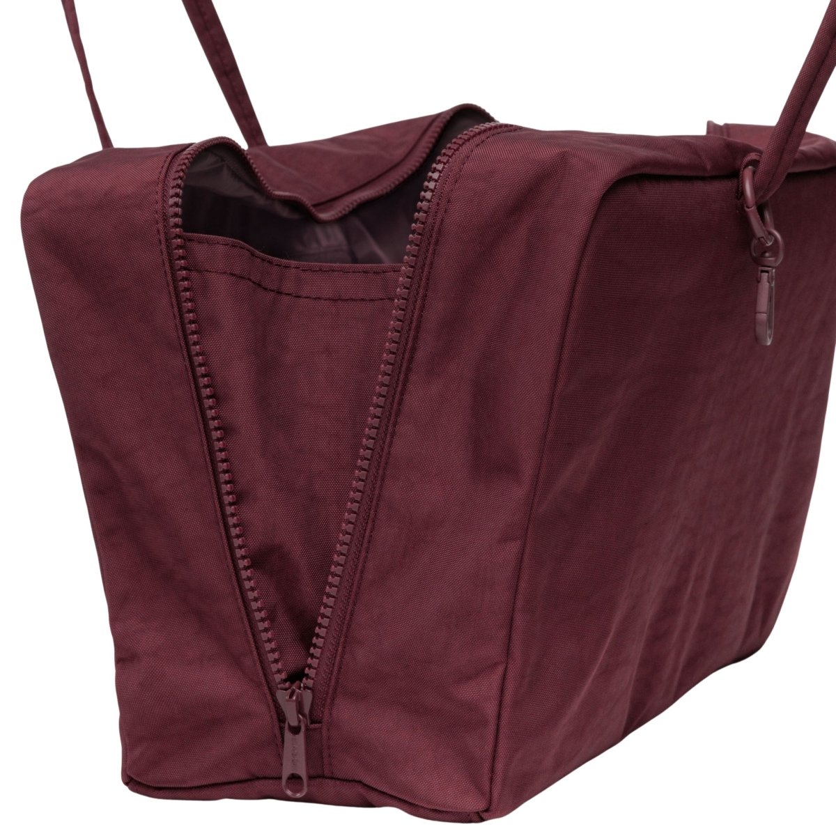 Baggu Medium Nylon Bowler Bag in Mahogany – Getoutside Shoes Baggu Medium Nylon Bowler Bag in Mahogany – Getoutside Shoes