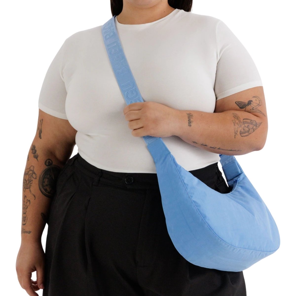 Baggu Medium Nylon Crescent Bag in Piscine - Getoutside Shoes