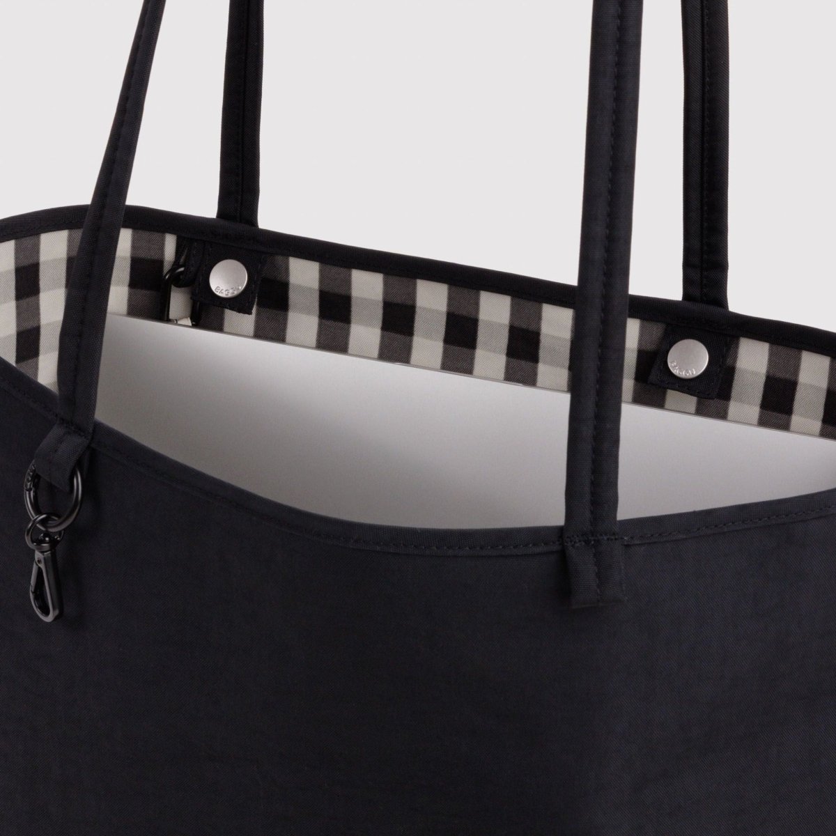 Baggu Medium Nylon Reversible Tote in Black Mix - Getoutside Shoes