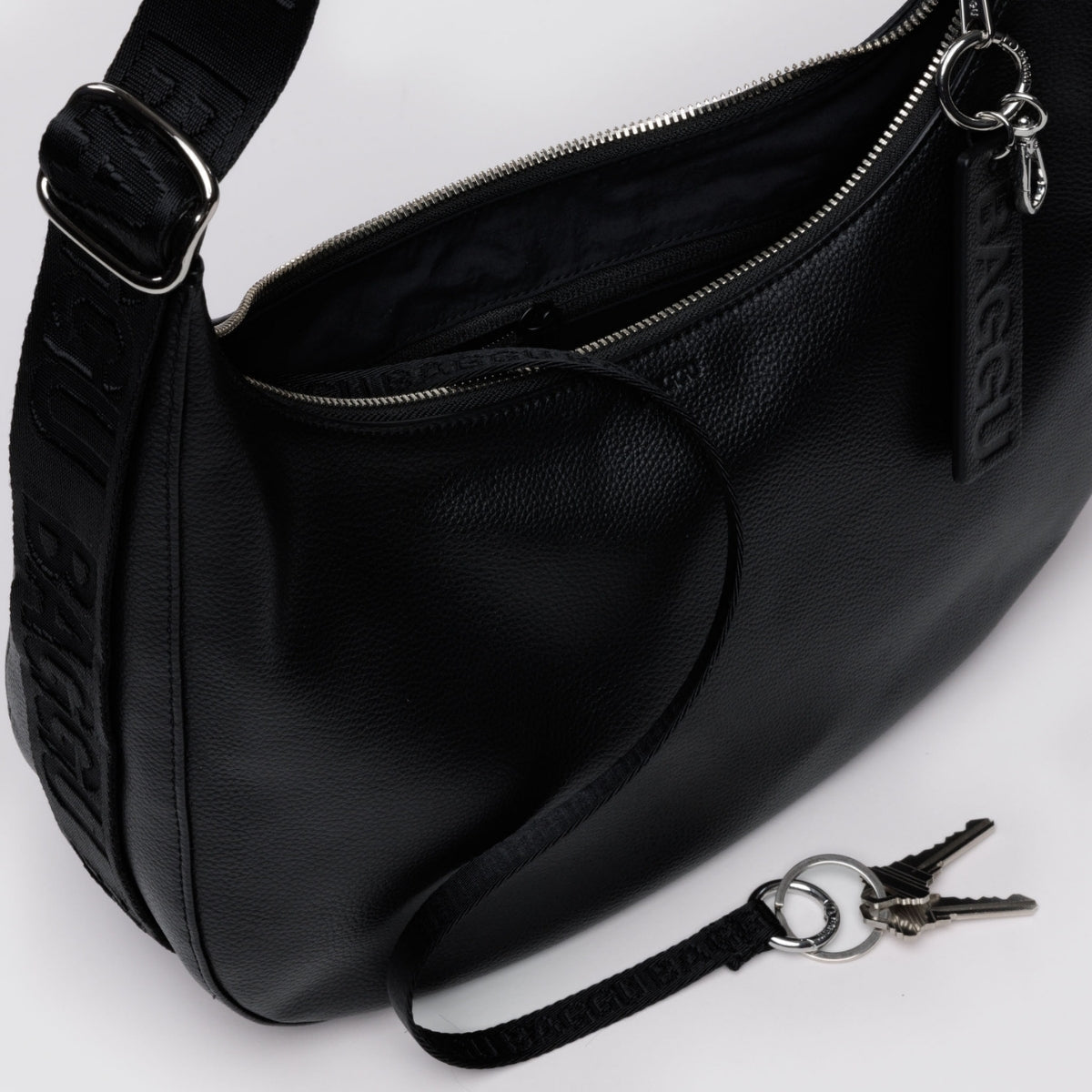 Baggu Medium Recycled Leather Crescent Bag in Black - Getoutside Shoes