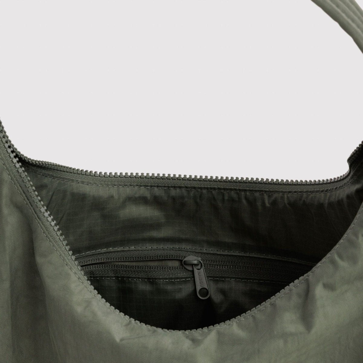 Baggu Nylon Shoulder Bag in Caper - Getoutside Shoes
