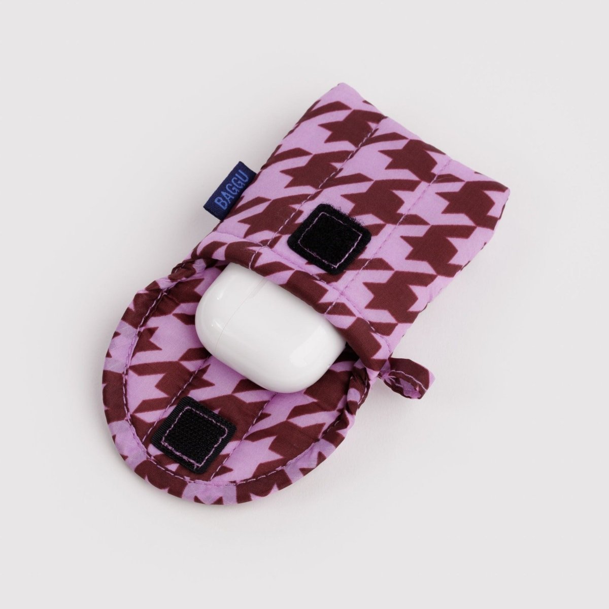 Baggu Puffy Earbuds Case in Pink Houndstooth - Getoutside Shoes