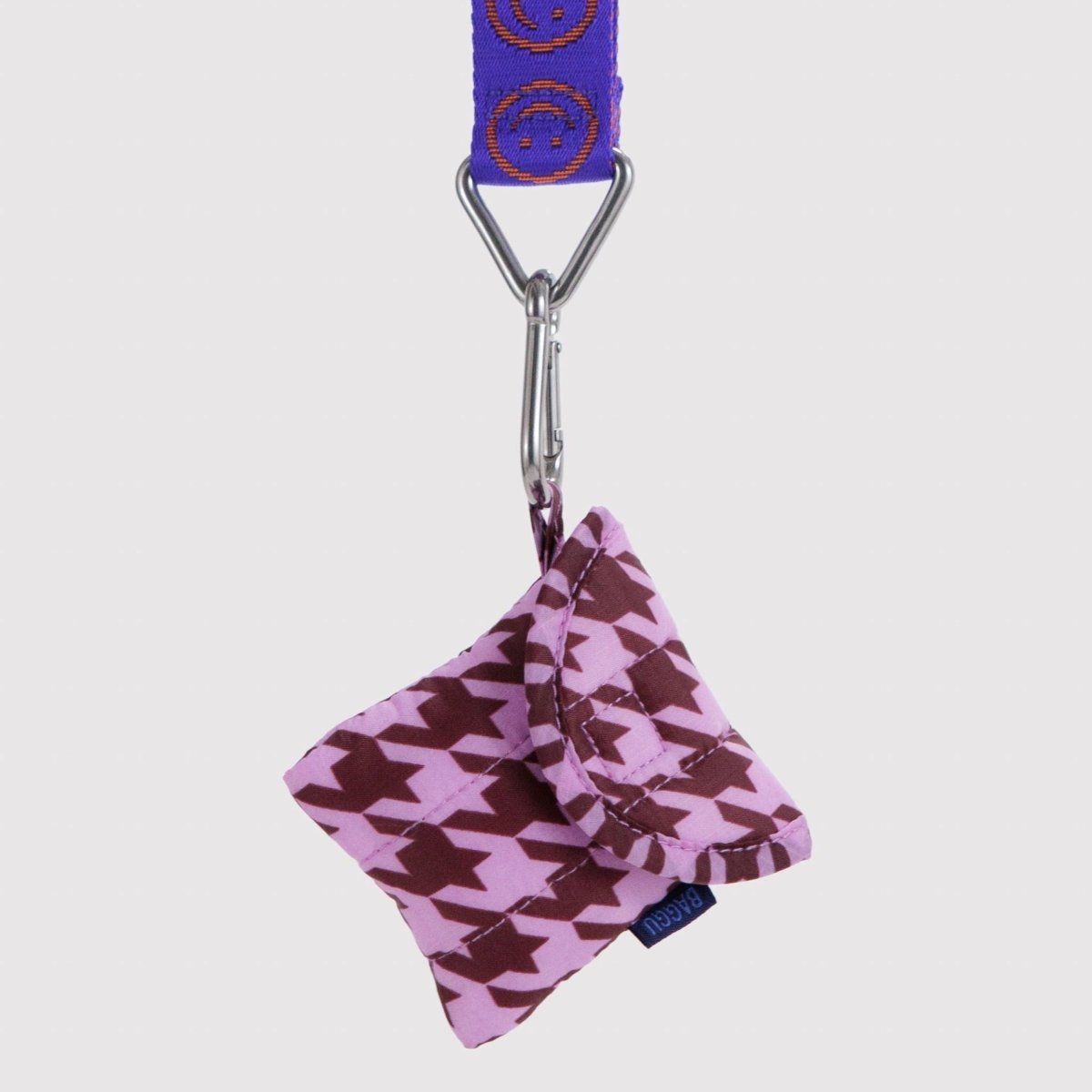 Baggu Puffy Earbuds Case in Pink Houndstooth - Getoutside Shoes