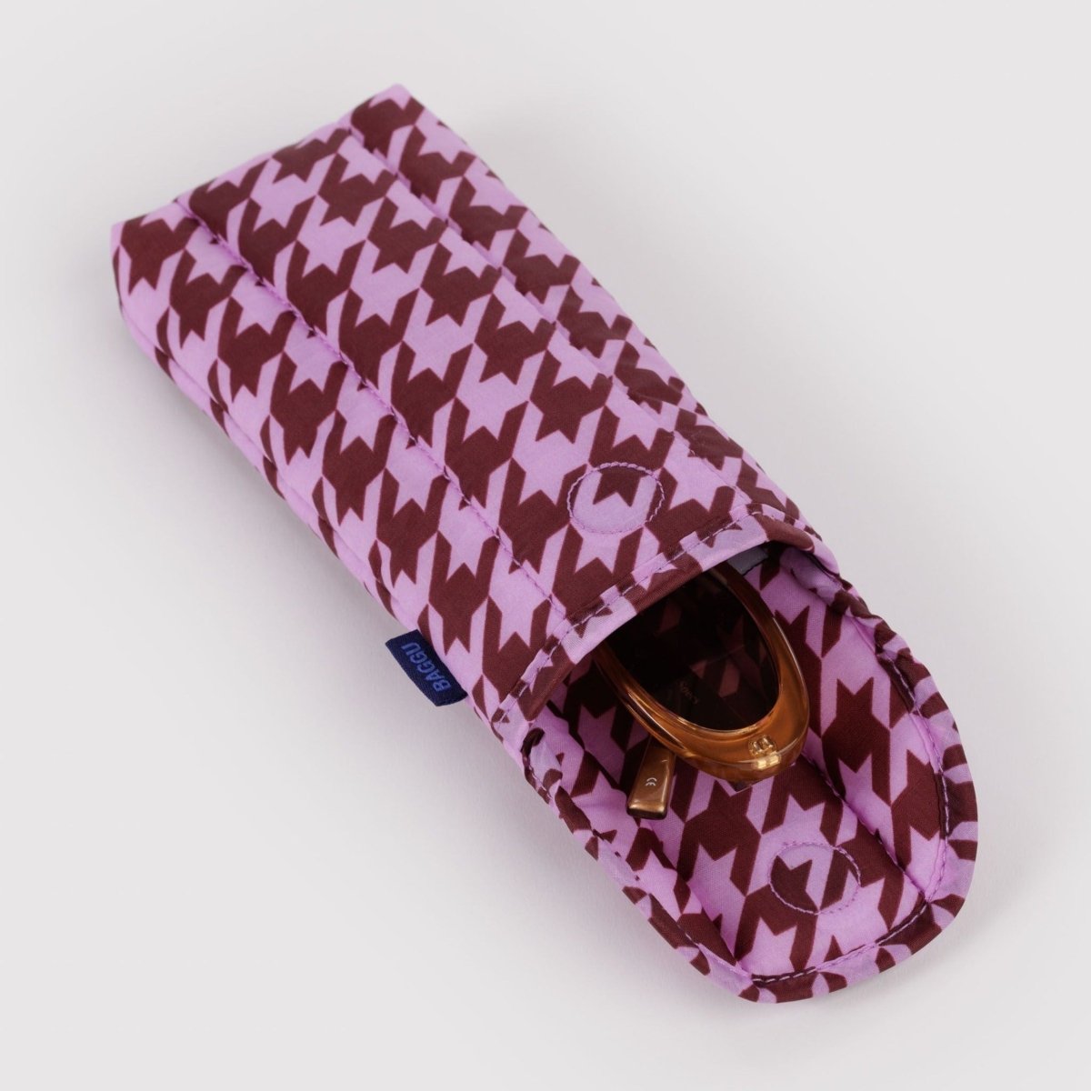 Baggu Puffy Glasses Sleeve in Pink Houndstooth - Getoutside Shoes