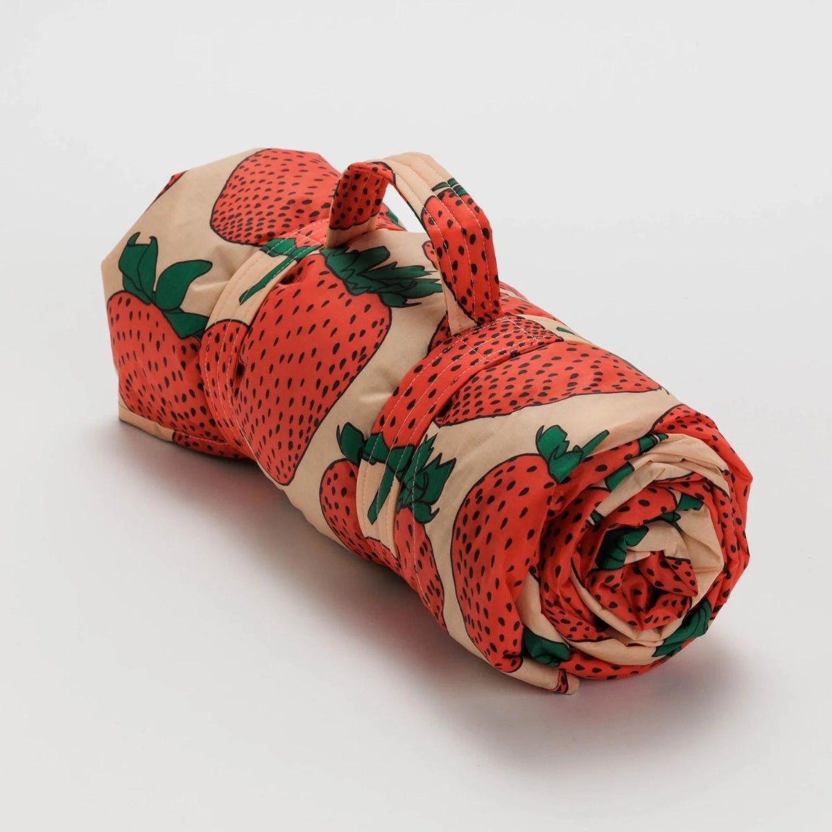 Baggu Puffy Picnic Blanket in Strawberry - Getoutside Shoes