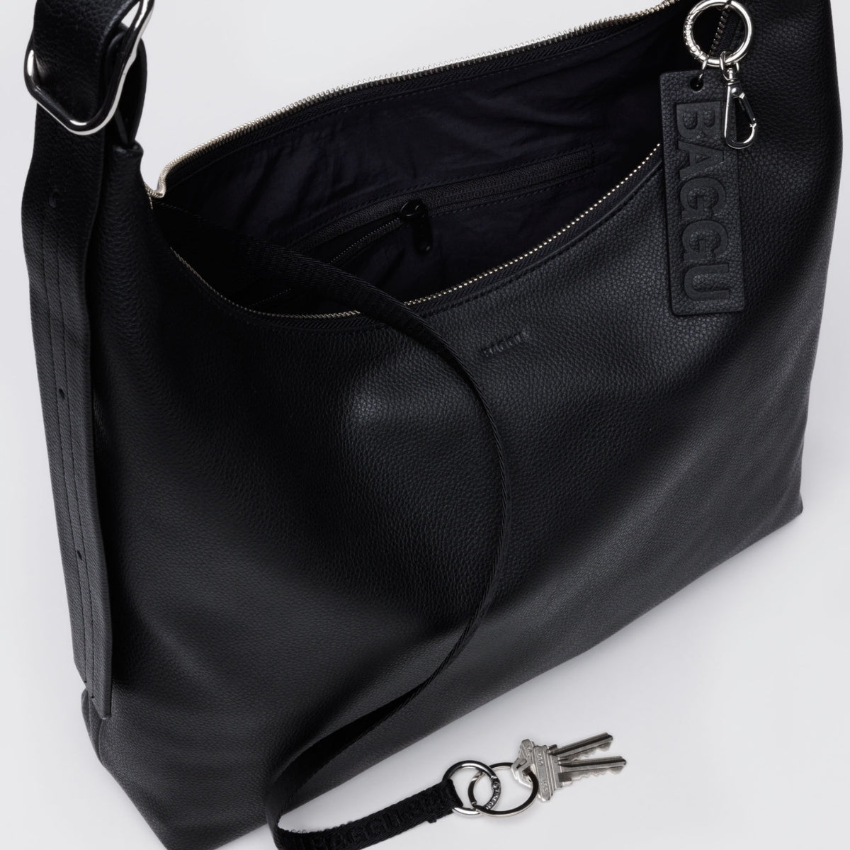 Baggu Recycled Leather Shoulder Bag in Black - Getoutside Shoes