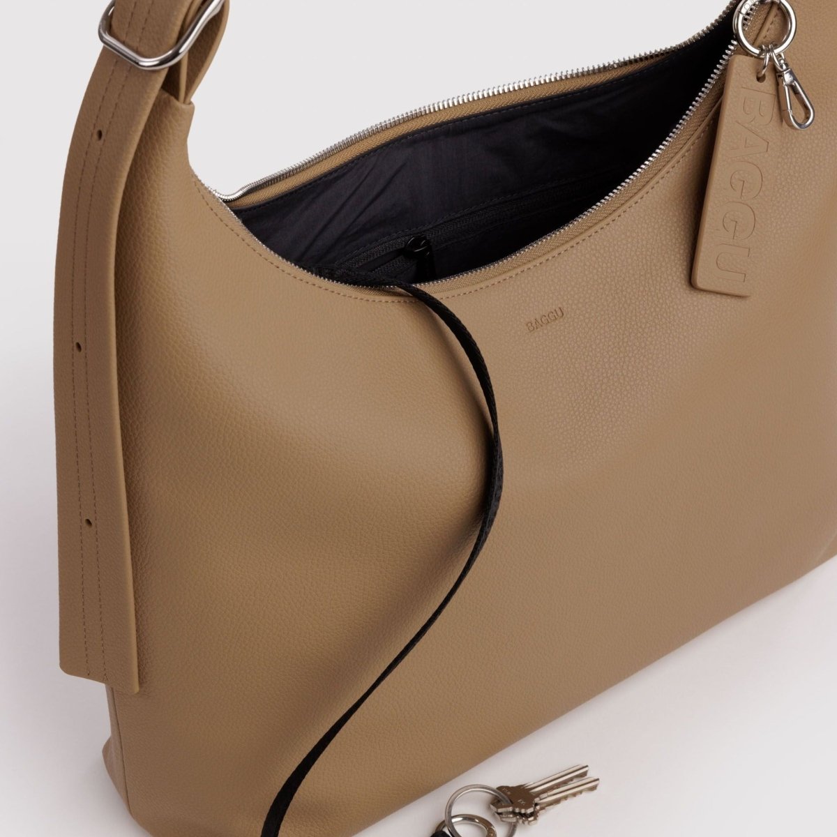 Baggu Recycled Leather Shoulder Bag in Dune - Getoutside Shoes
