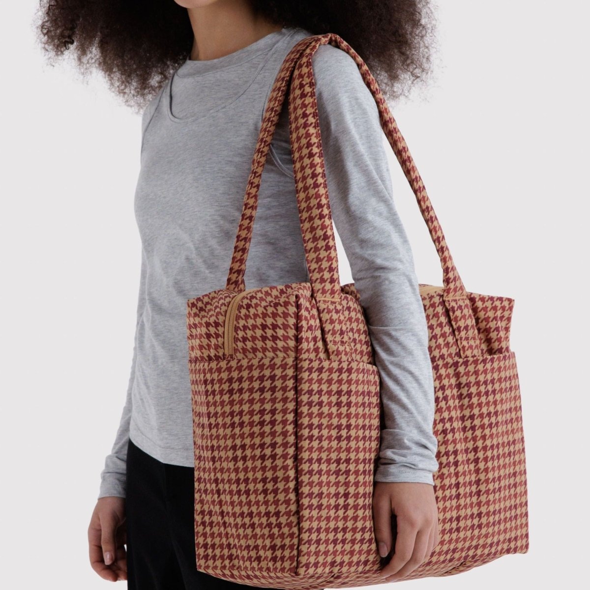 Baggu Small Cloud Carry-On in Tan Houndstooth - Getoutside Shoes