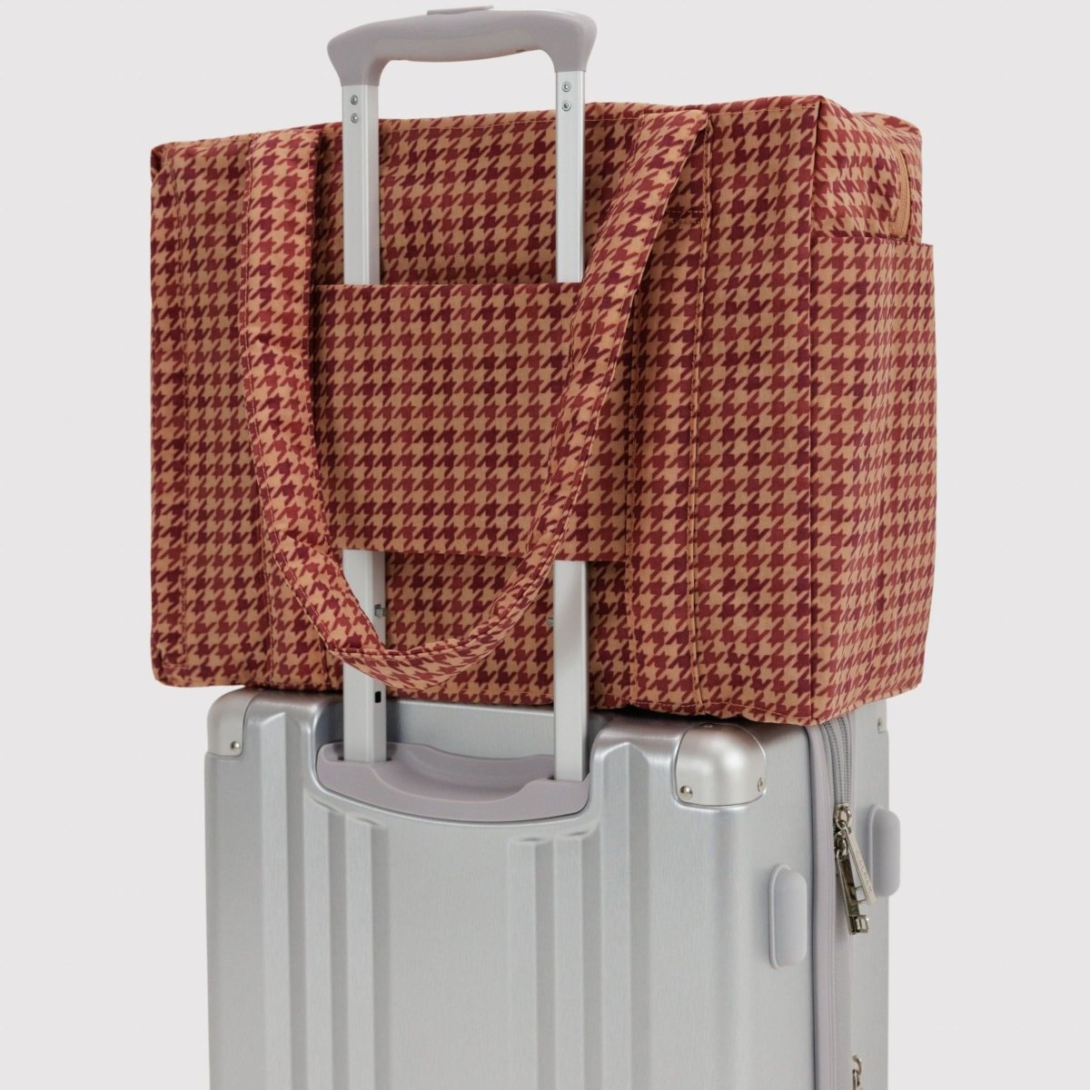 Baggu Small Cloud Carry-On in Tan Houndstooth - Getoutside Shoes