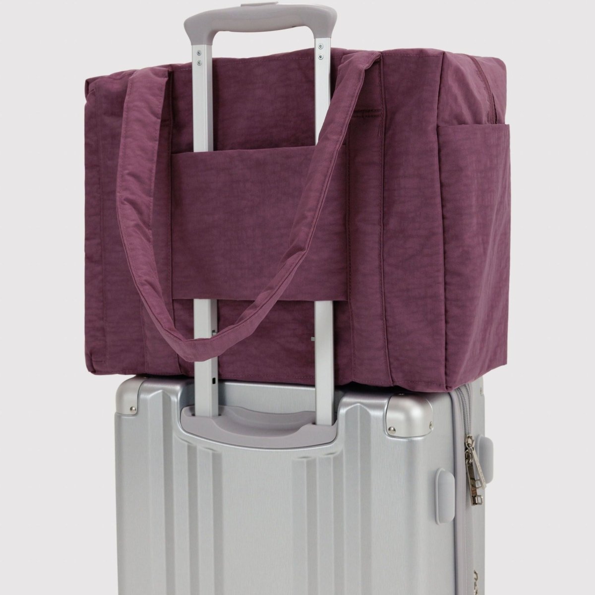 Baggu Small Cloud Carry-On in Wild Plum - Getoutside Shoes