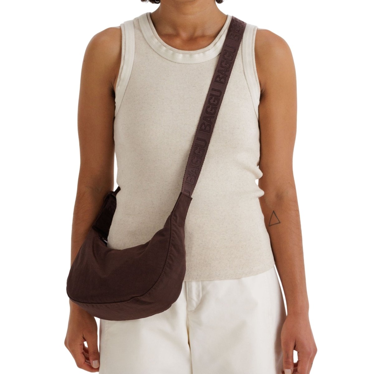 Baggu Small Nylon Crescent Bag in Coffee - Getoutside Shoes