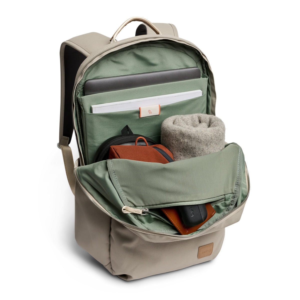 Bellroy Classic Daypack 21L in Tahini