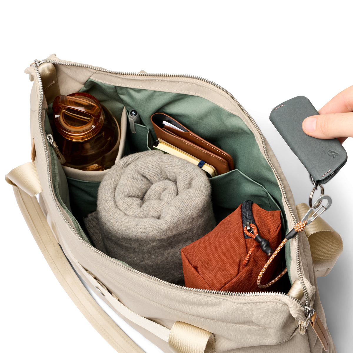 Bellroy Classic Tote 16L in Tahini