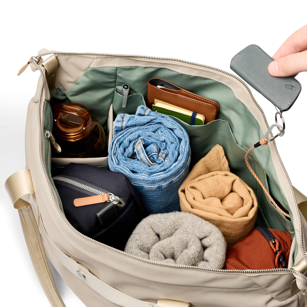 Bellroy Classic Getaway Bag 28L in Tahini