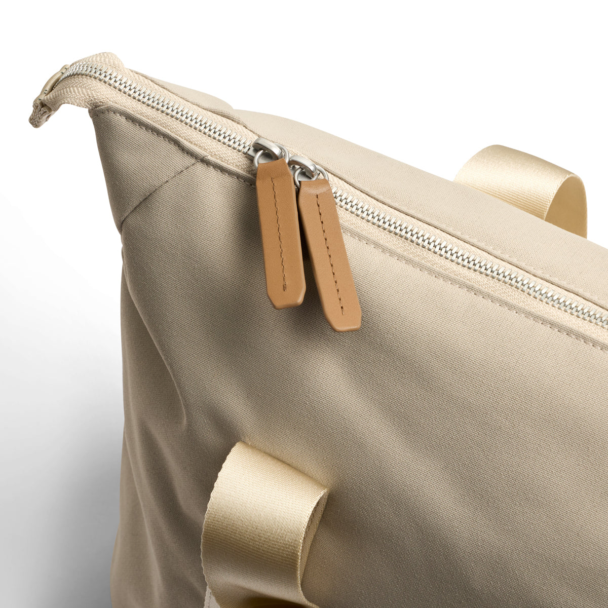 Bellroy Classic Getaway Bag 28L in Tahini