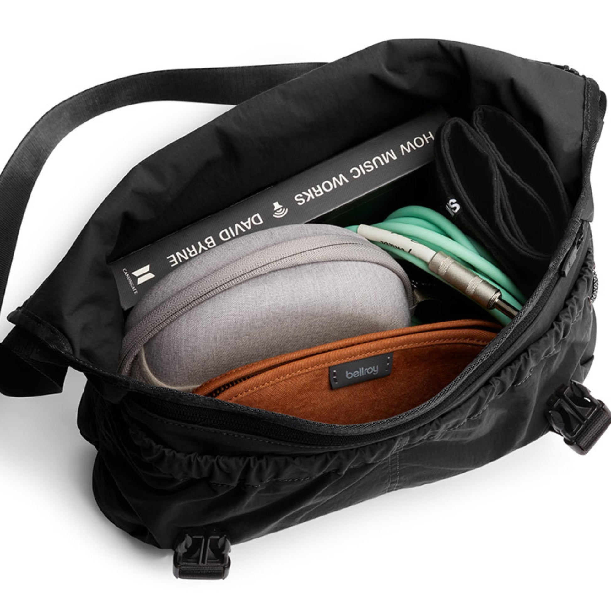Bellroy Cinch Messenger in Black