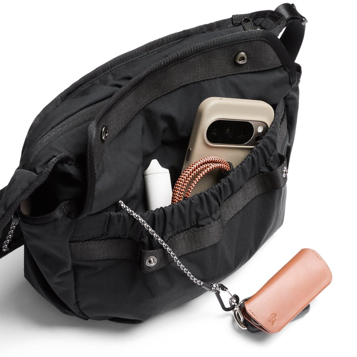 Bellroy Cinch Carryall in Black - Getoutside Shoes