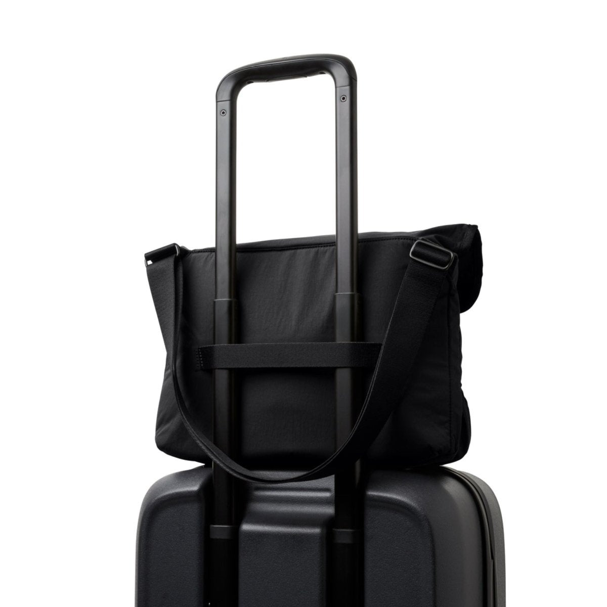 Bellroy Cinch Messenger in Black - Getoutside Shoes