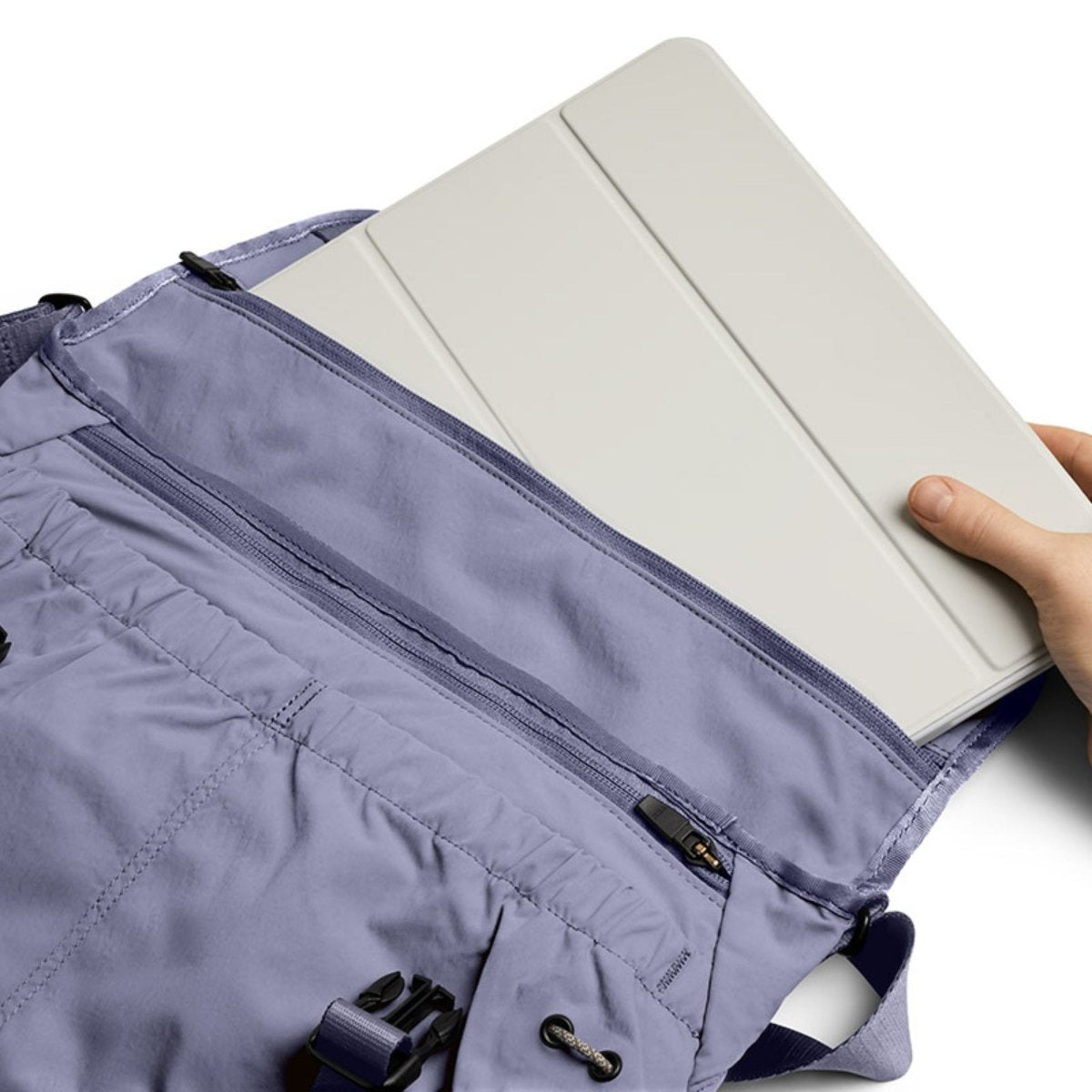 Bellroy Cinch Messenger in Lilac Haze - Getoutside Shoes