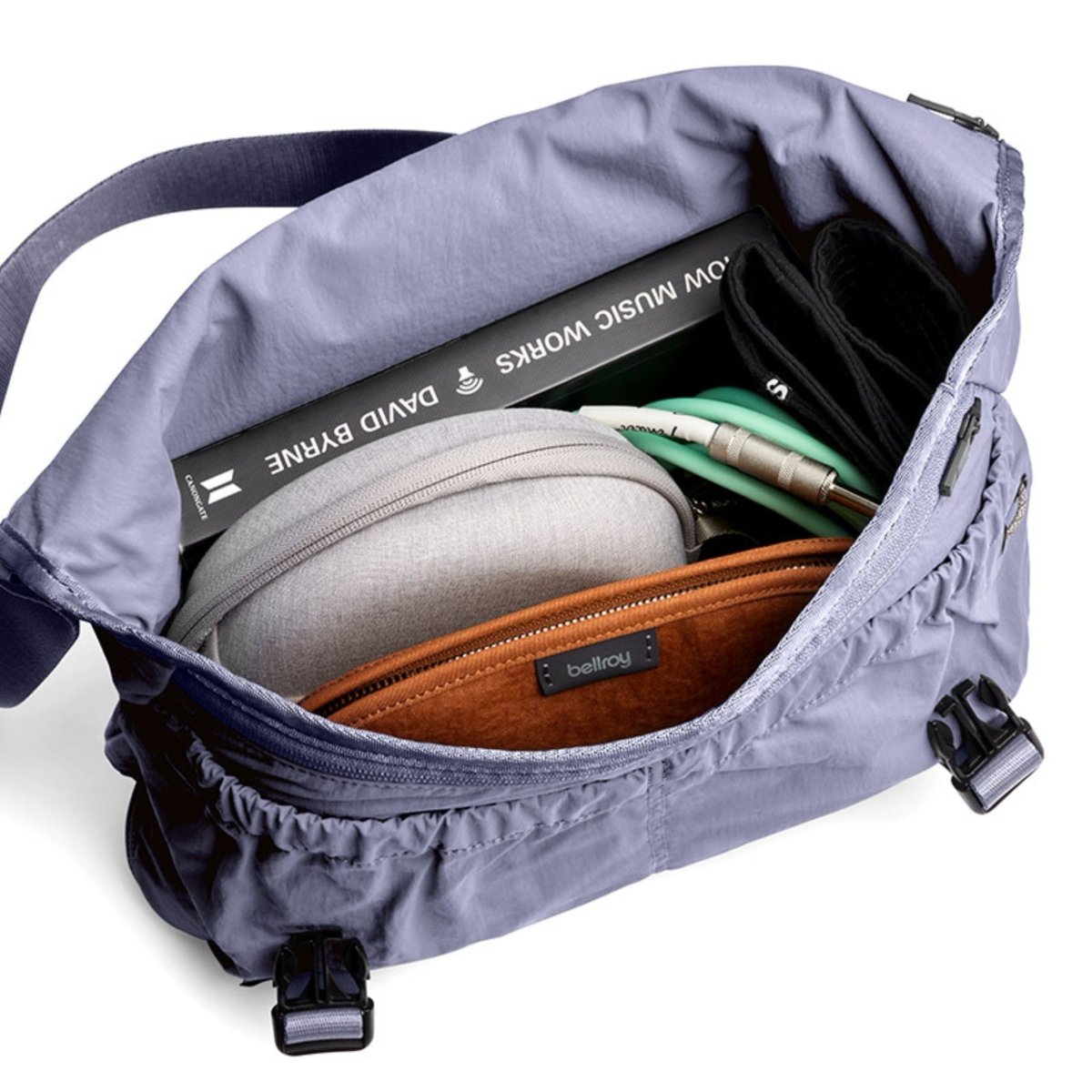Bellroy Cinch Messenger in Lilac Haze - Getoutside Shoes