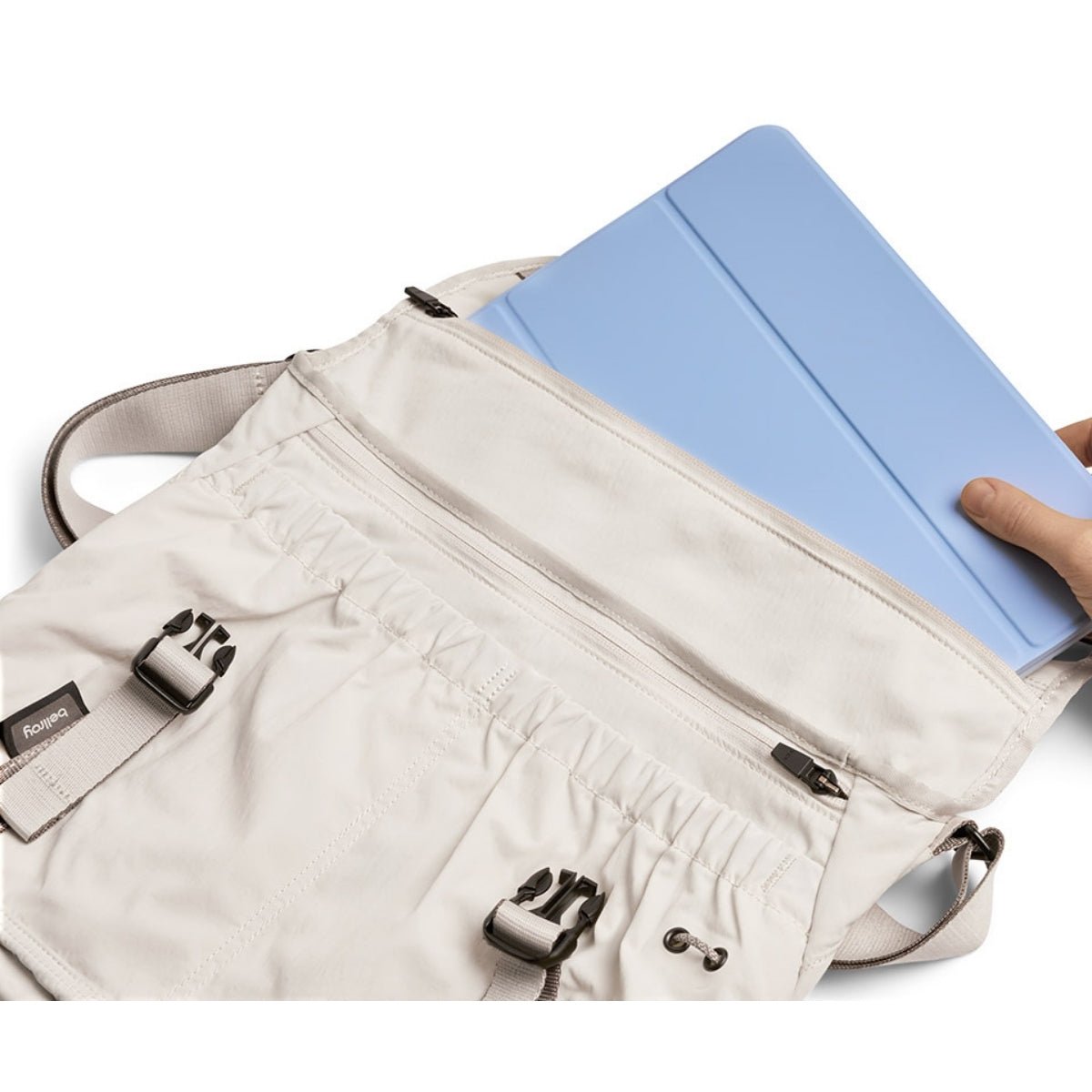 Bellroy Cinch Messenger in Oat - Getoutside Shoes