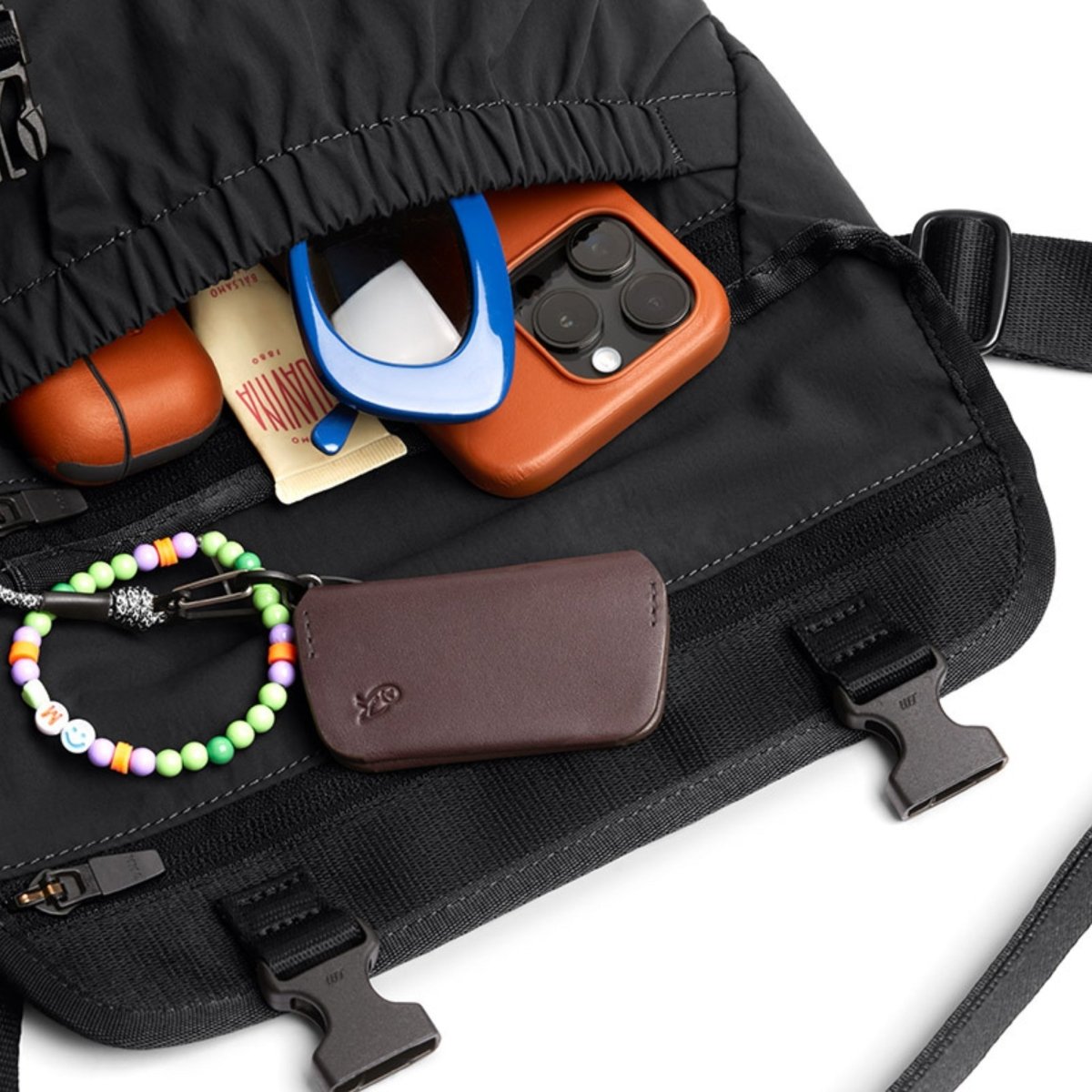 Bellroy Cinch Mini Messenger in Black - Getoutside Shoes