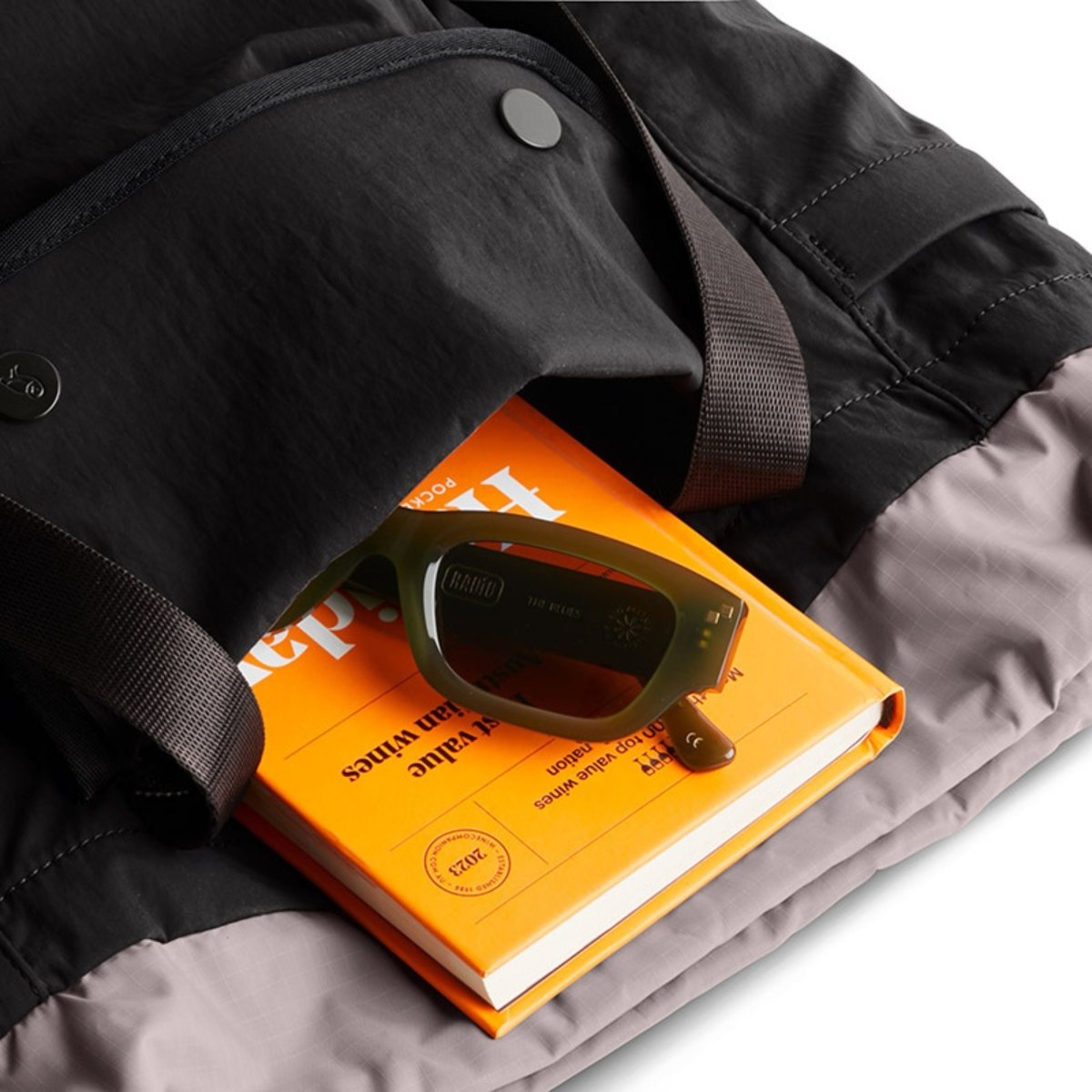 Bellroy Cinch Tote 16L in Black - Getoutside Shoes