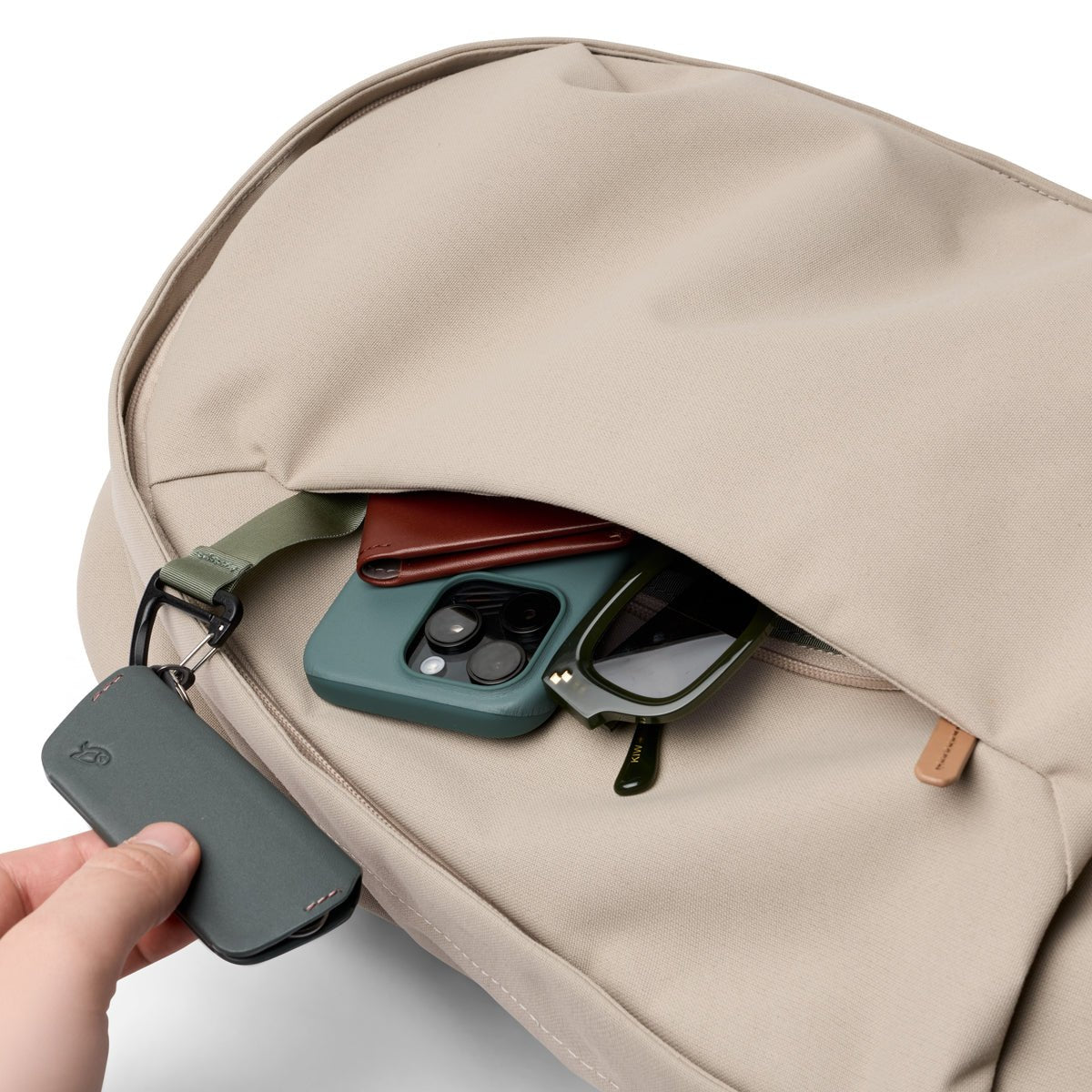 Bellroy Classic Backpack 20L in Tahini - Getoutside Shoes