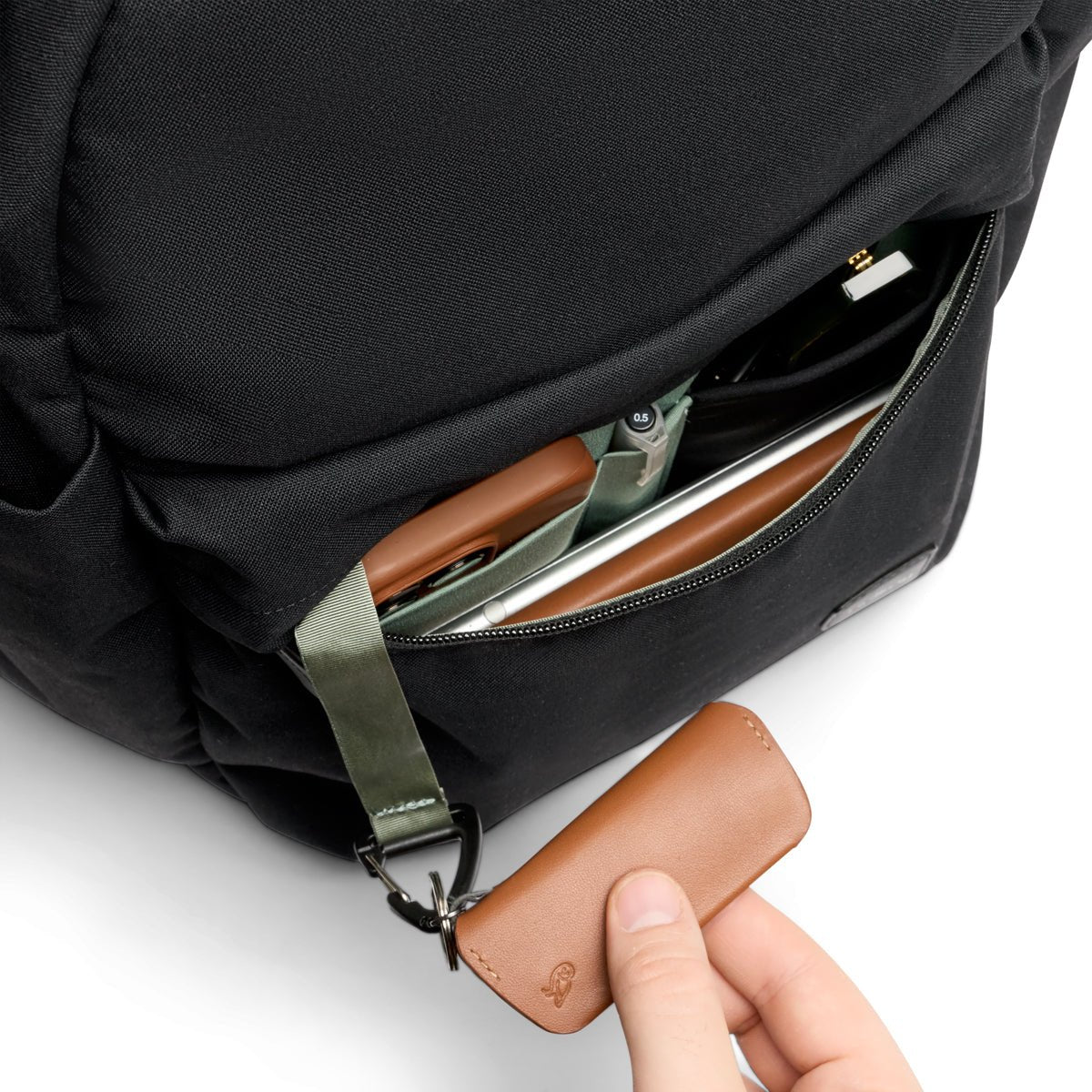 Bellroy Classic Daypack 21L in Black - Getoutside Shoes