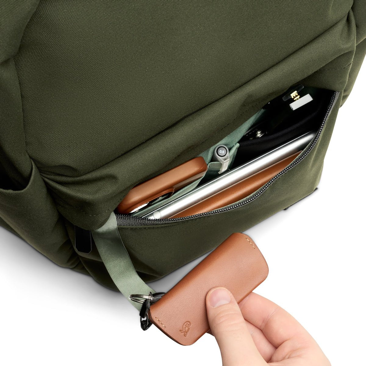 Bellroy Classic Daypack 21L in Olive - Getoutside Shoes