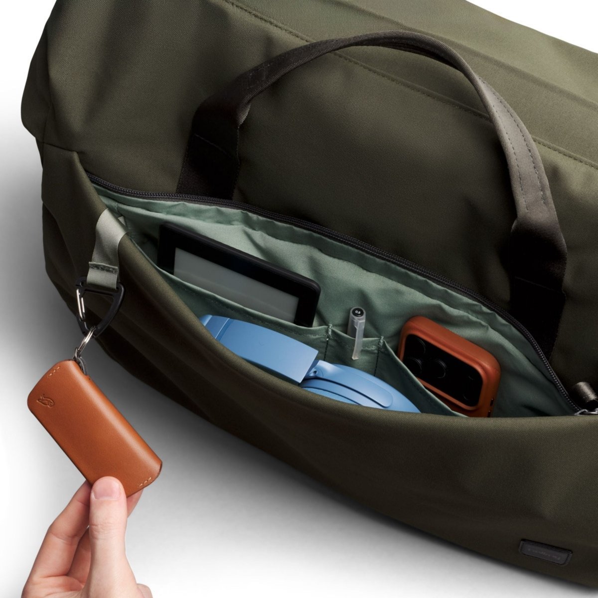 Bellroy Classic Duffel 45L in Olive - Getoutside Shoes