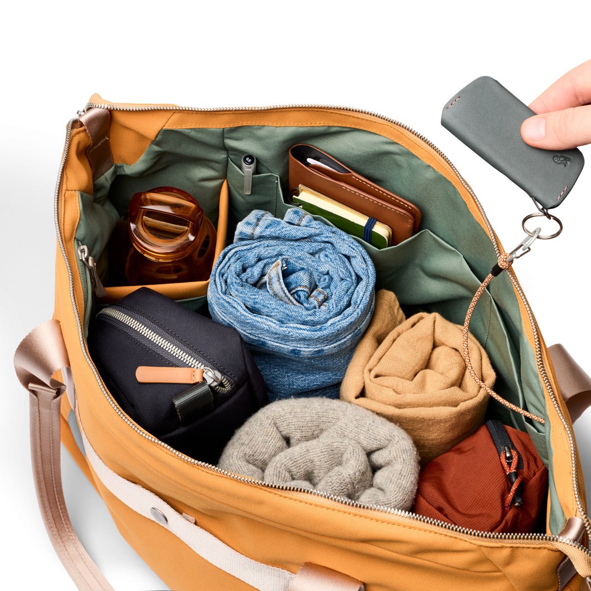 Bellroy Classic Getaway Bag 28L in Butterscotch - Getoutside Shoes