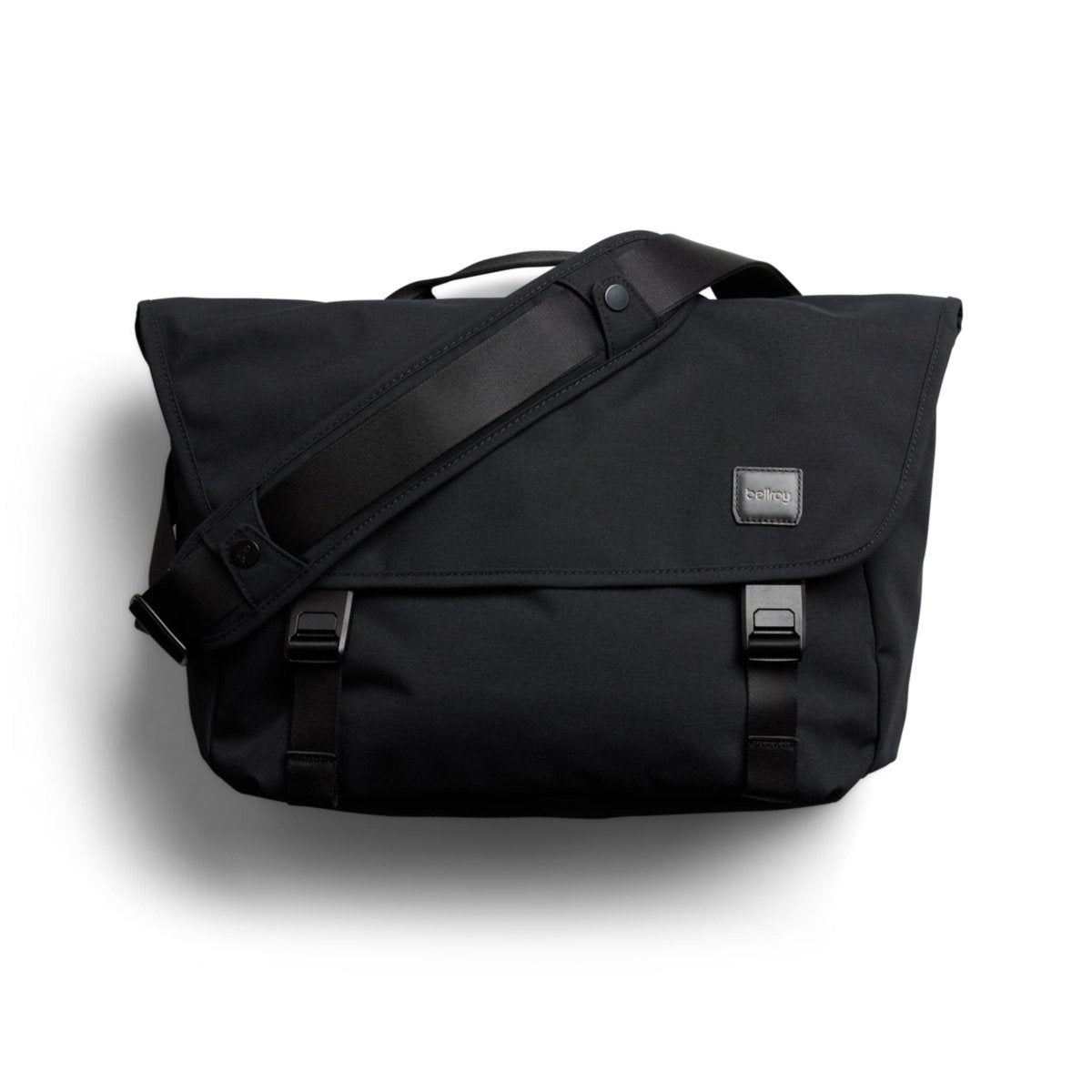 Bellroy Classic Messenger in Black - Getoutside Shoes