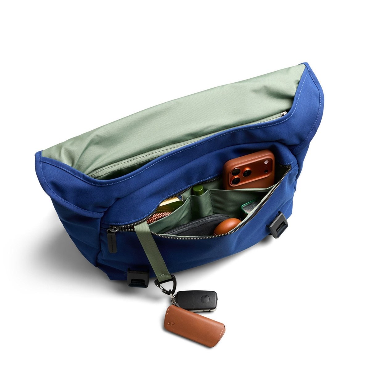 Bellroy Classic Messenger in Indigo - Getoutside Shoes