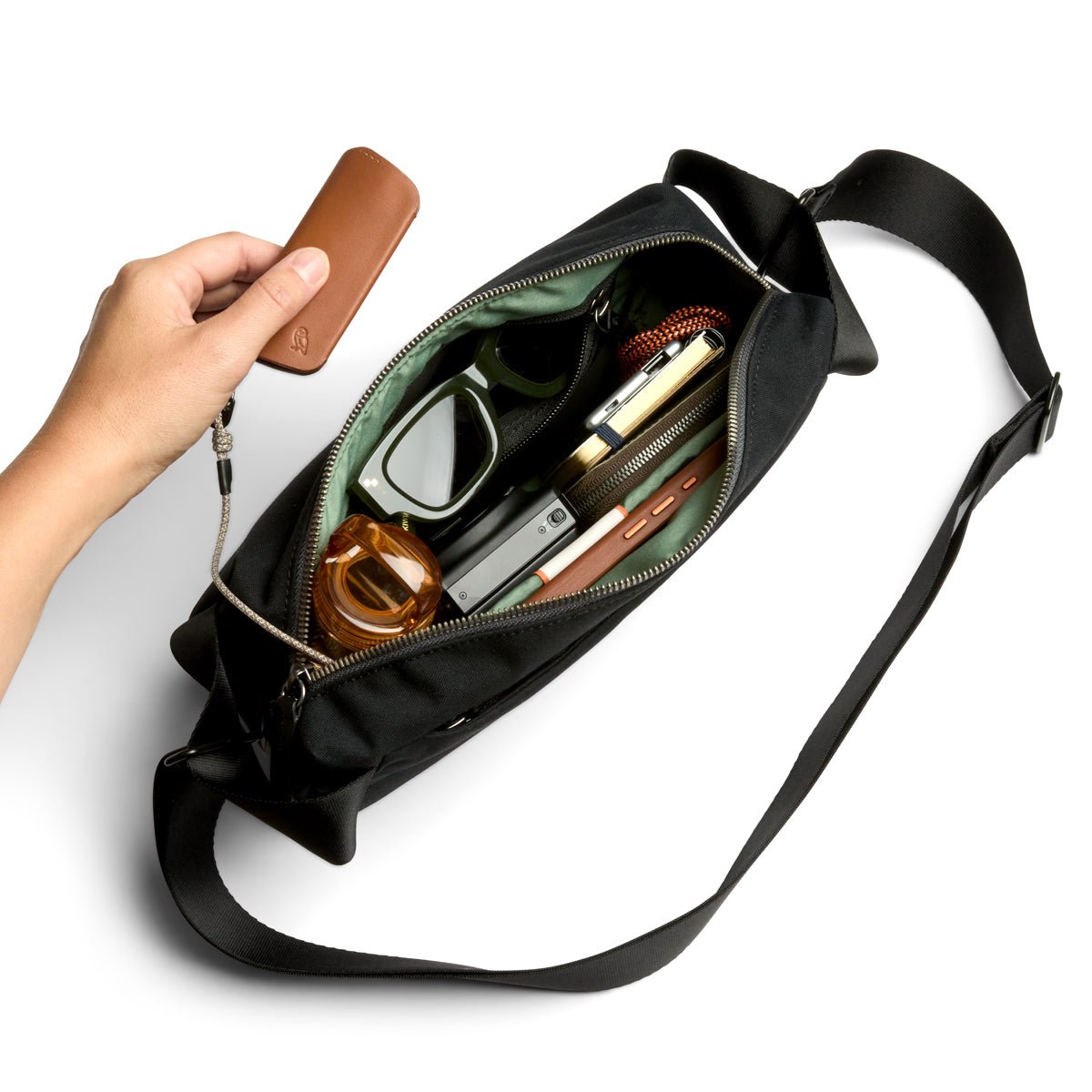 Bellroy Classic Sling 5L in Black - Getoutside Shoes