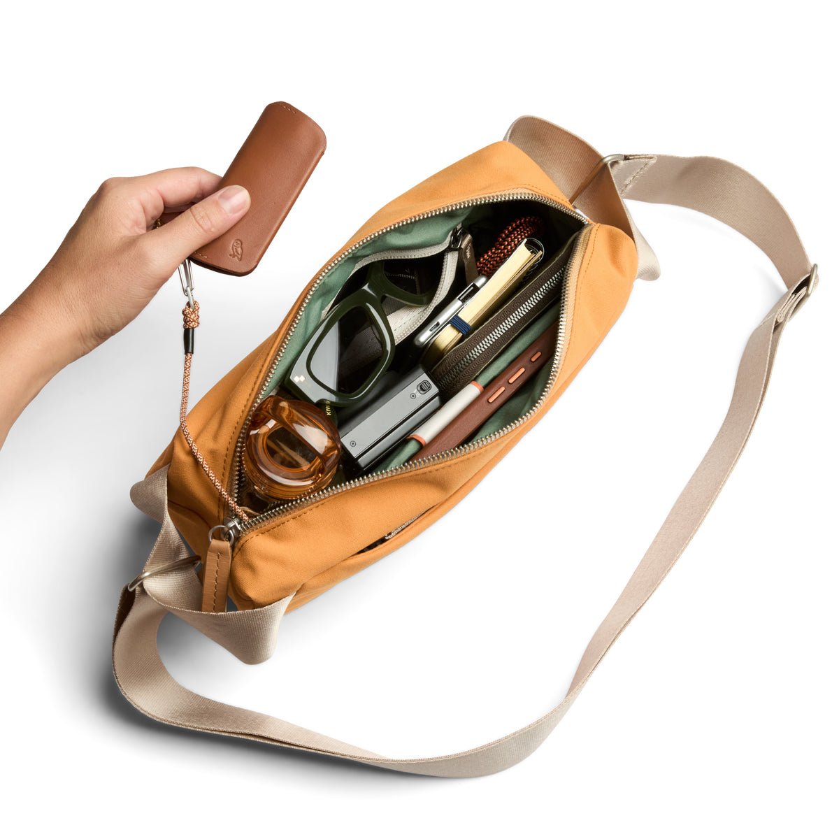 Bellroy Classic Sling 5L in Butterscotch - Getoutside Shoes