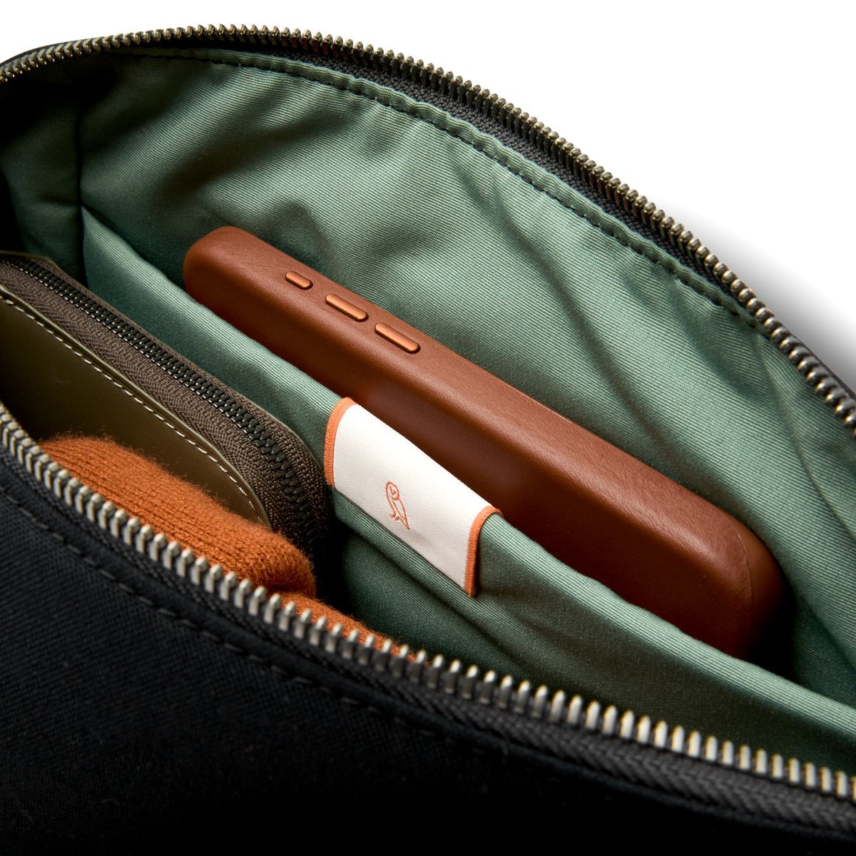 Bellroy Classic Sling 7L in Black - Getoutside Shoes