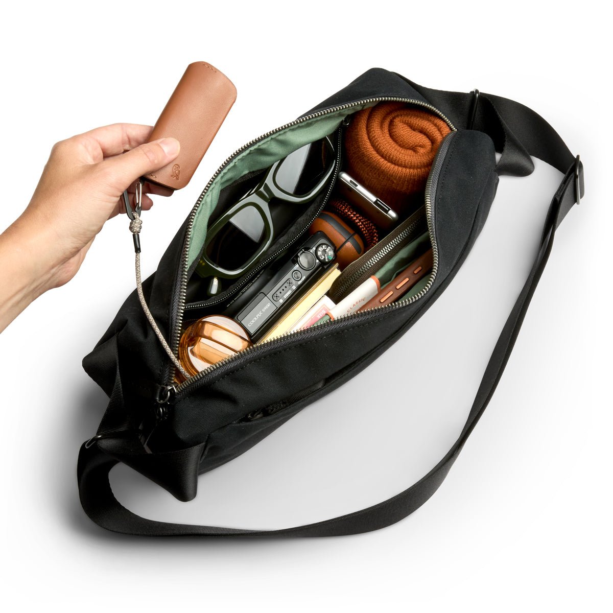 Bellroy Classic Sling 7L in Black - Getoutside Shoes