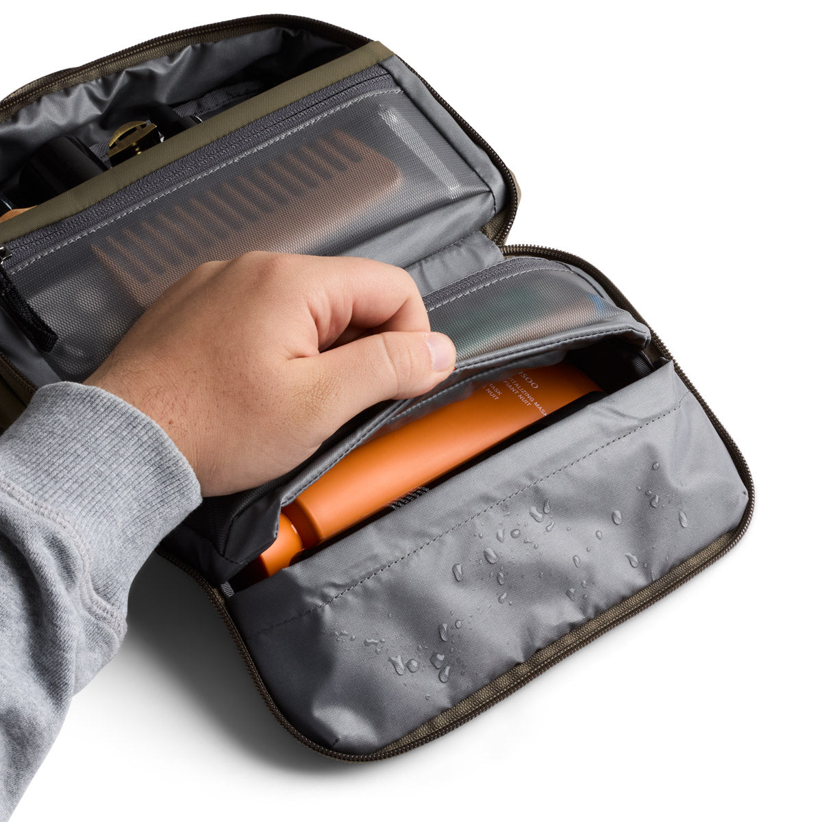 Bellroy Hanging Toiletry Kit in Sea Kelp