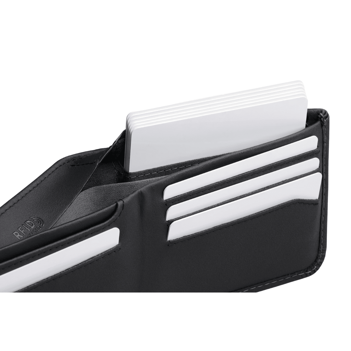 Bellroy Hide & Seek Lo in INNOVERA™ Black - Getoutside Shoes