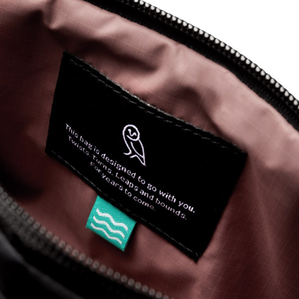 Bellroy Laneway Belt Bag in Ink - Getoutside Shoes